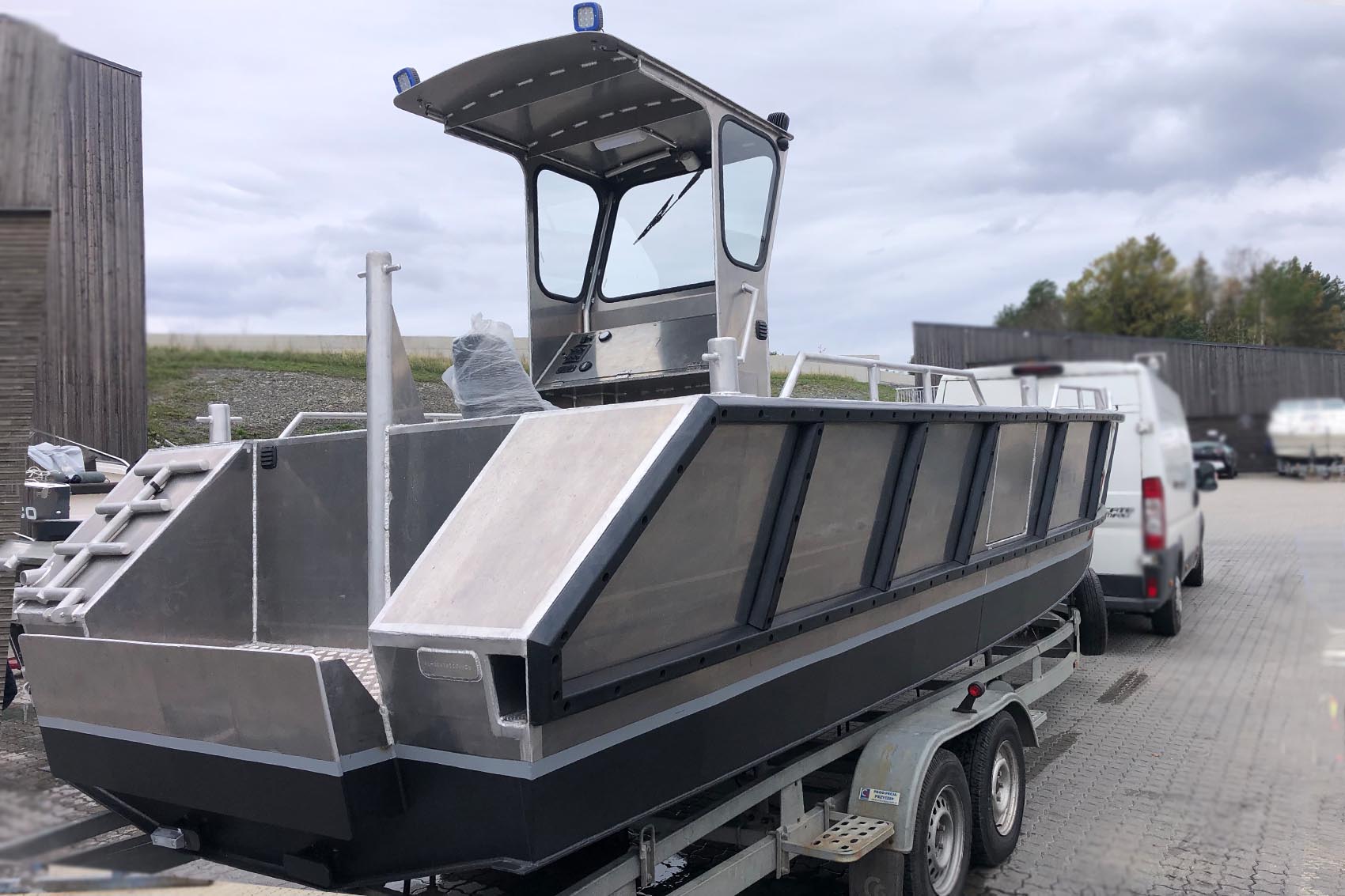 tch marine | landing craft TB700 console by the seashore