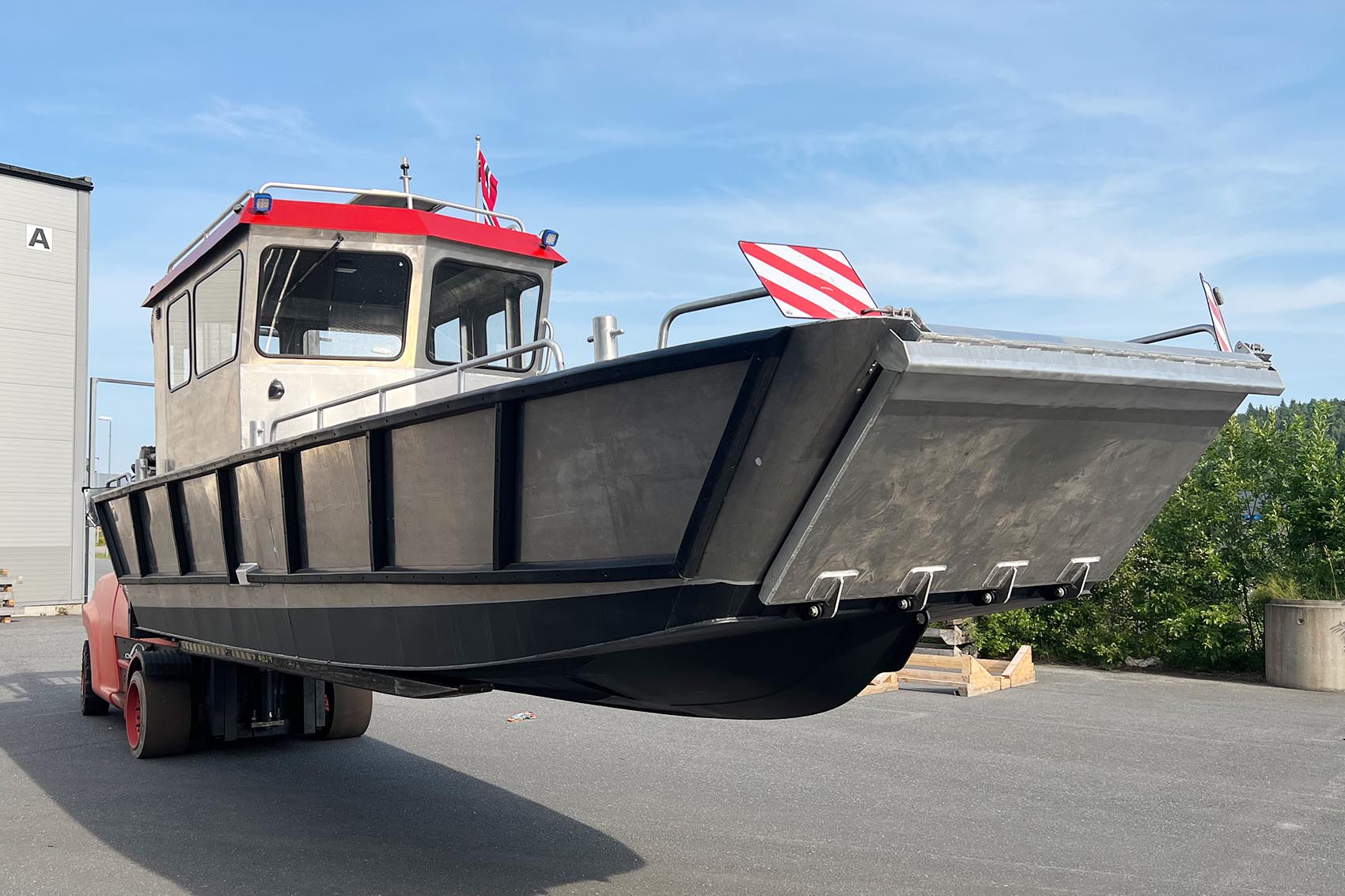 landing craft tb800 | right side | tch marine